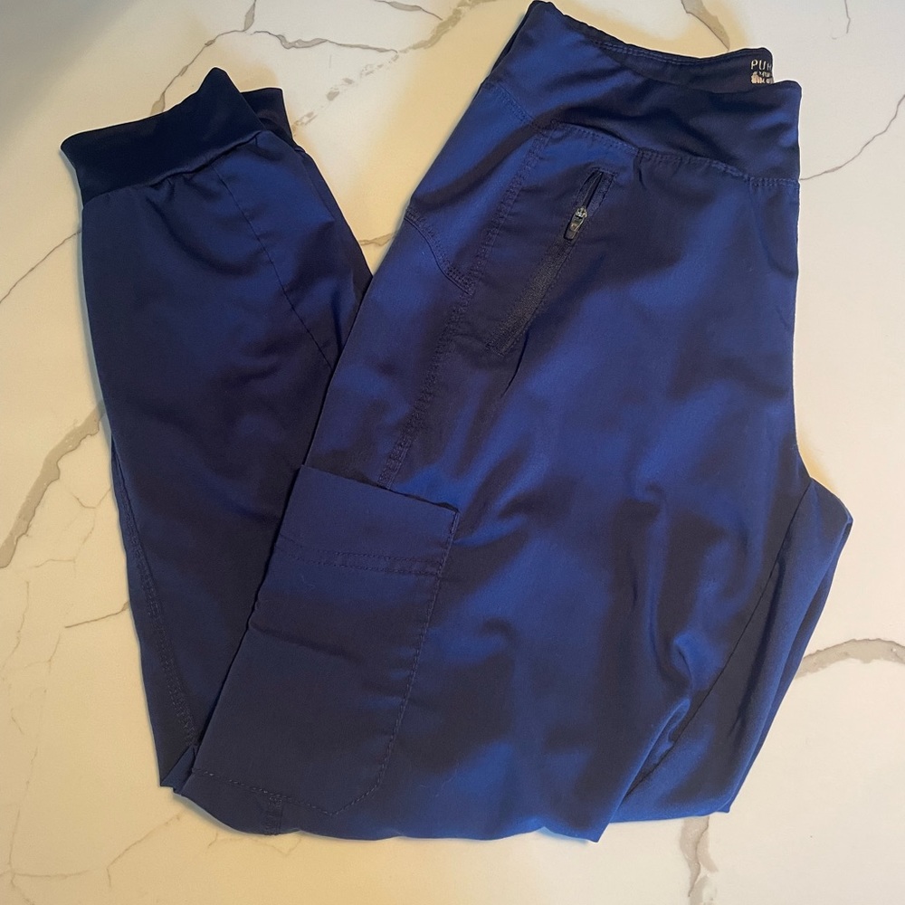 Healings Hands Scrub Set! Joggers size Small. Two tops size X Small. Navy